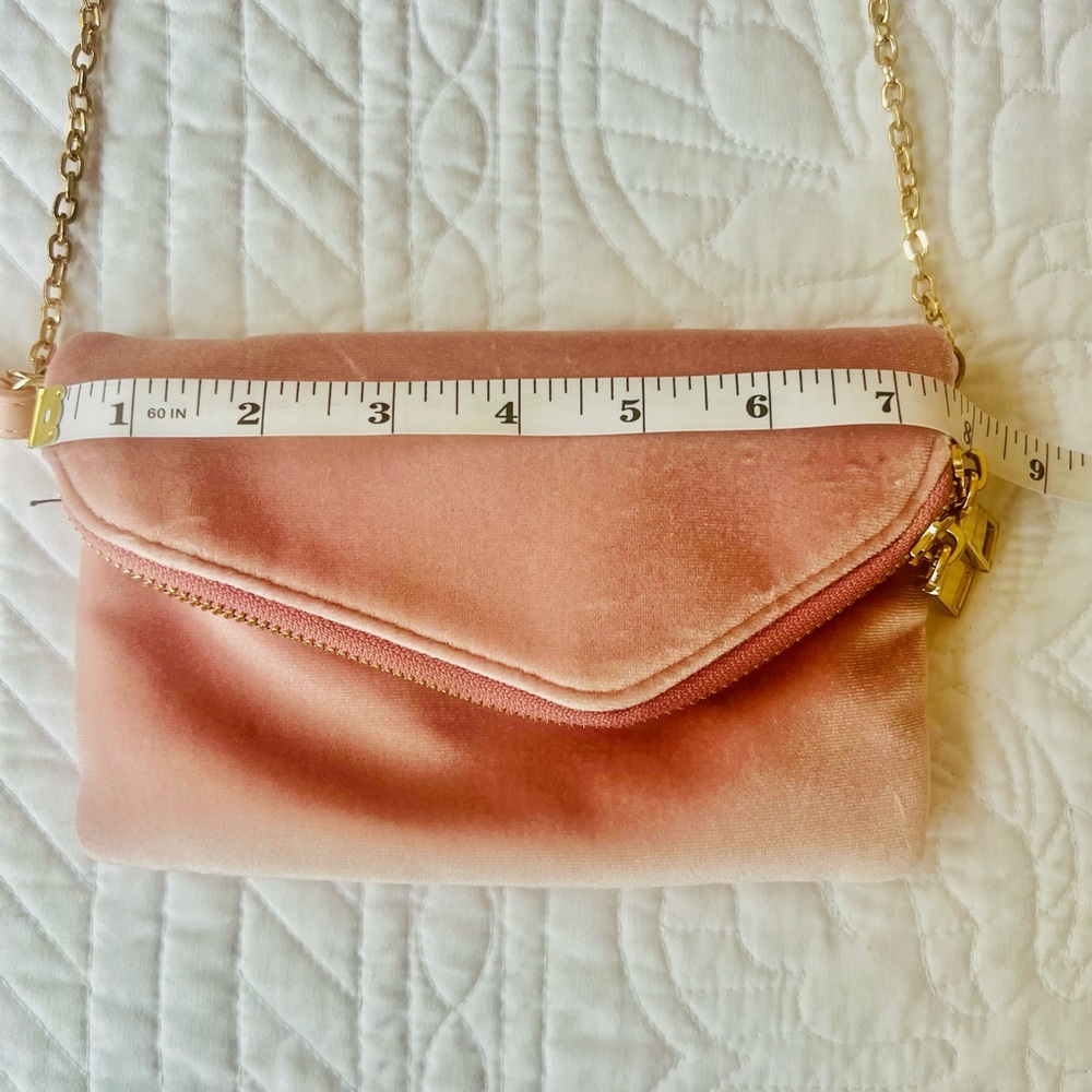 Urban Expressions Pink Velvet Chain Wristlet Clutch with Gold Hardware - Picture 8 of 9